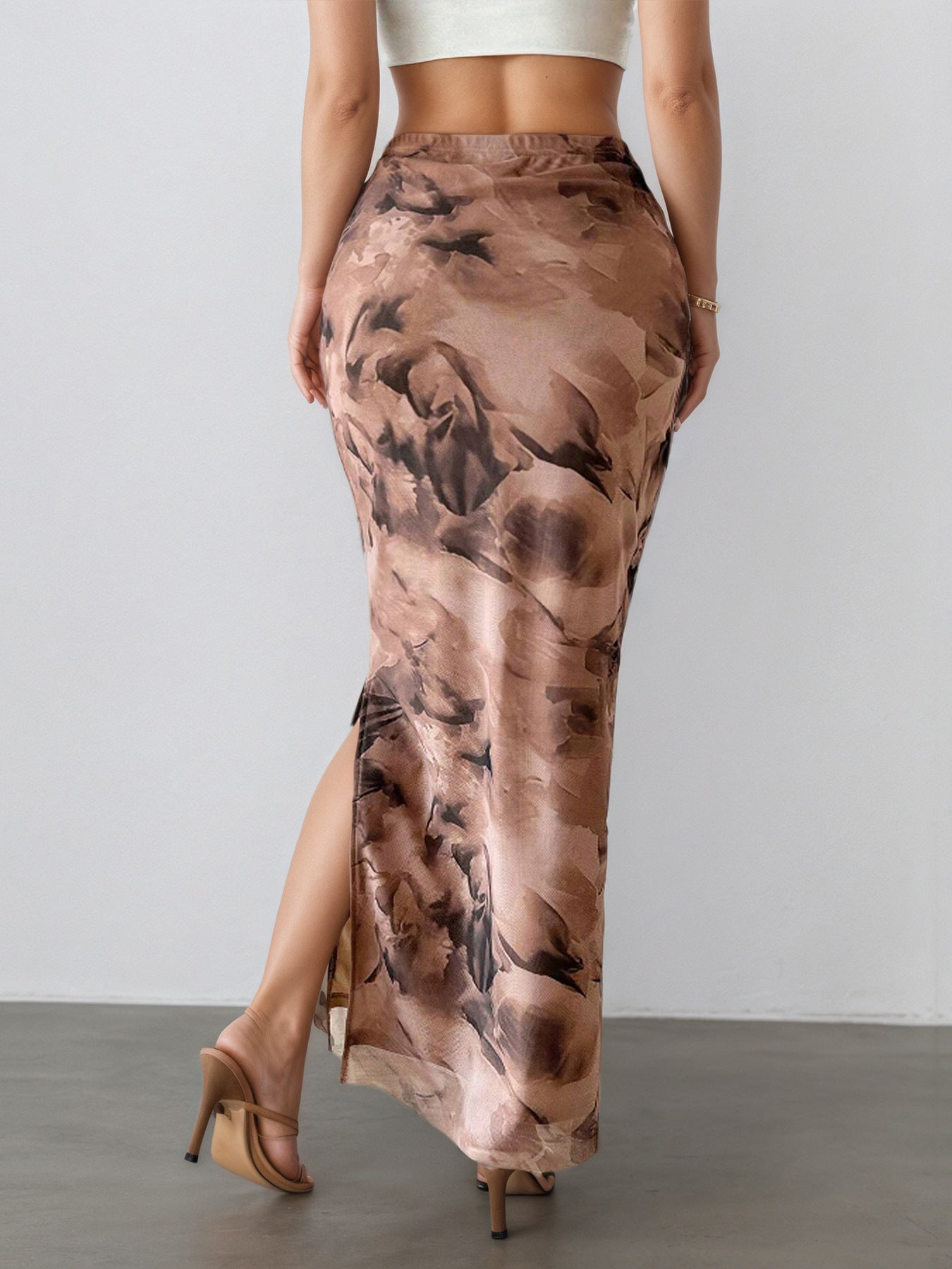 Printed half-length skirt with a sexy side slit