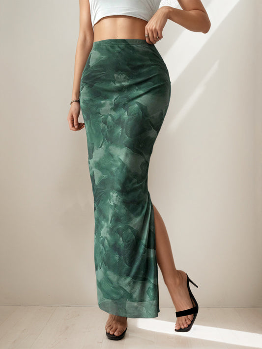 Printed half-length skirt with a sexy side slit