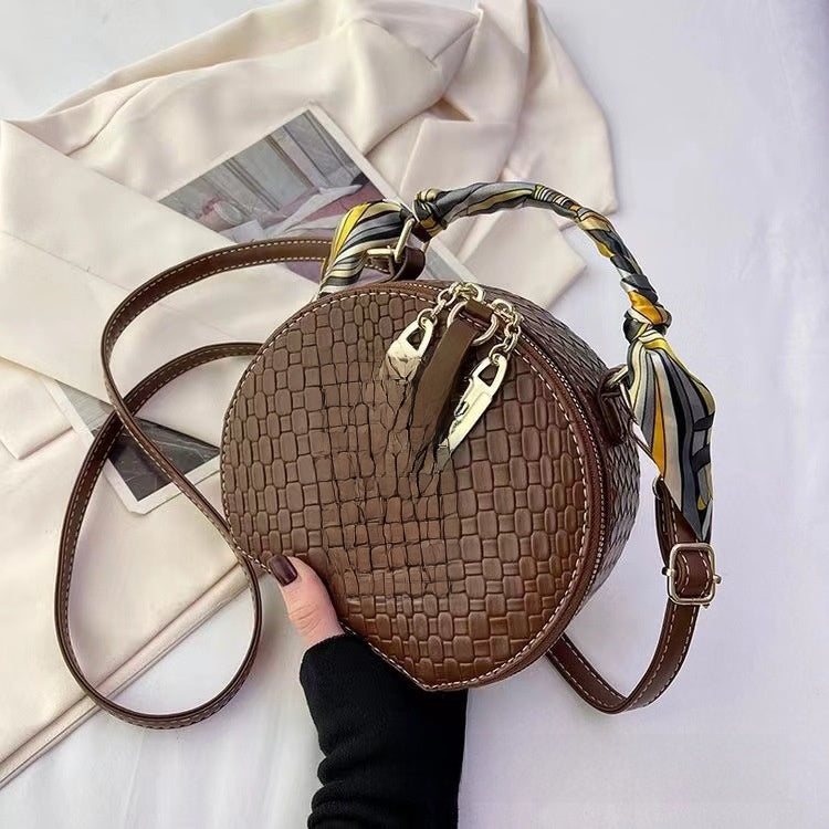 Round-shaped old-fashioned bag